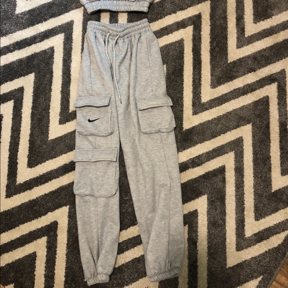 Nike sweatsuit - Picture 2 of 2